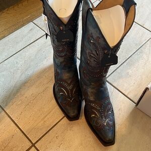 Women’s cowboy boots